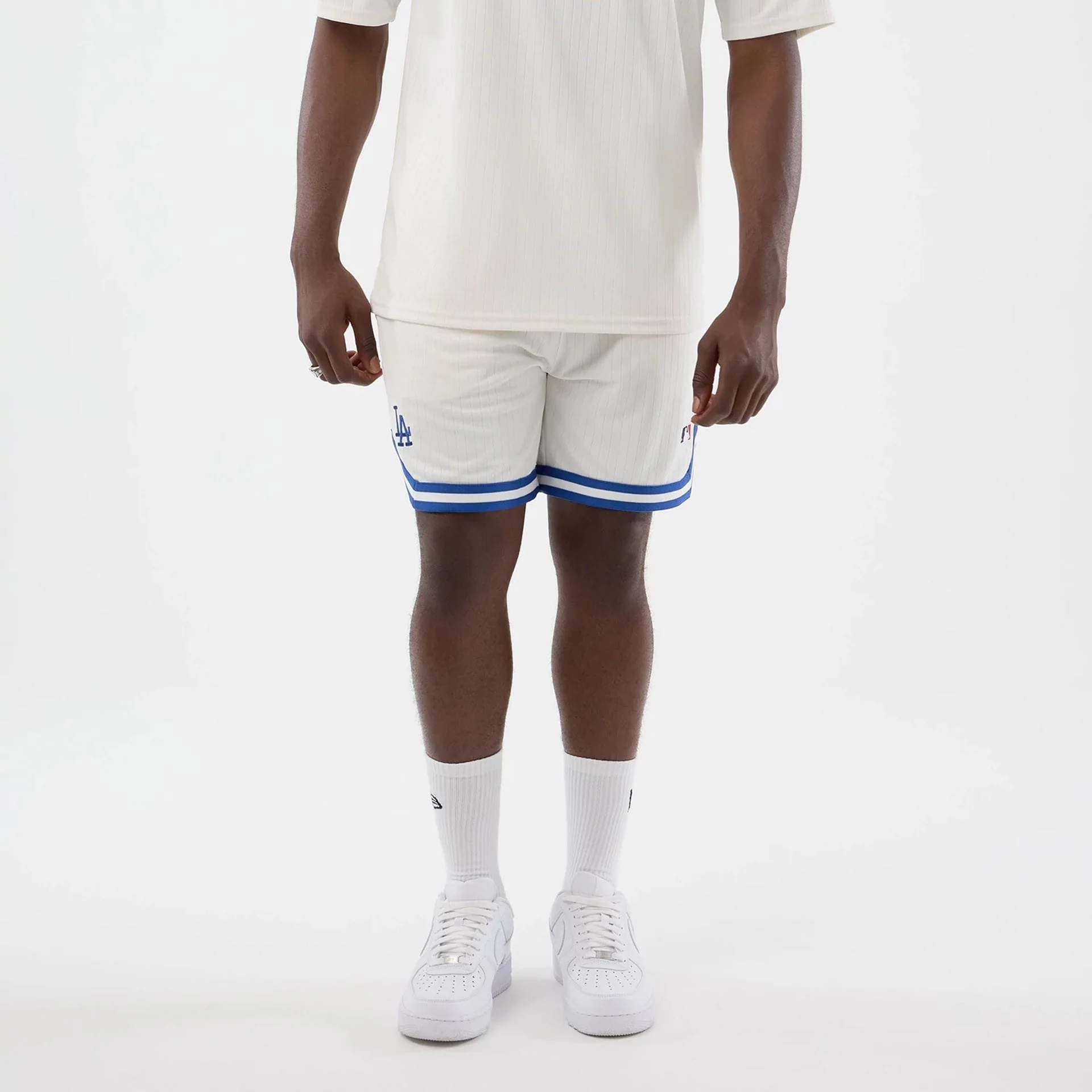 10354-la-dodgers-mlb-arch-open-white-oversized-shorts-1.webp LA Dodgers MLB Arch Open White Oversized Shorts