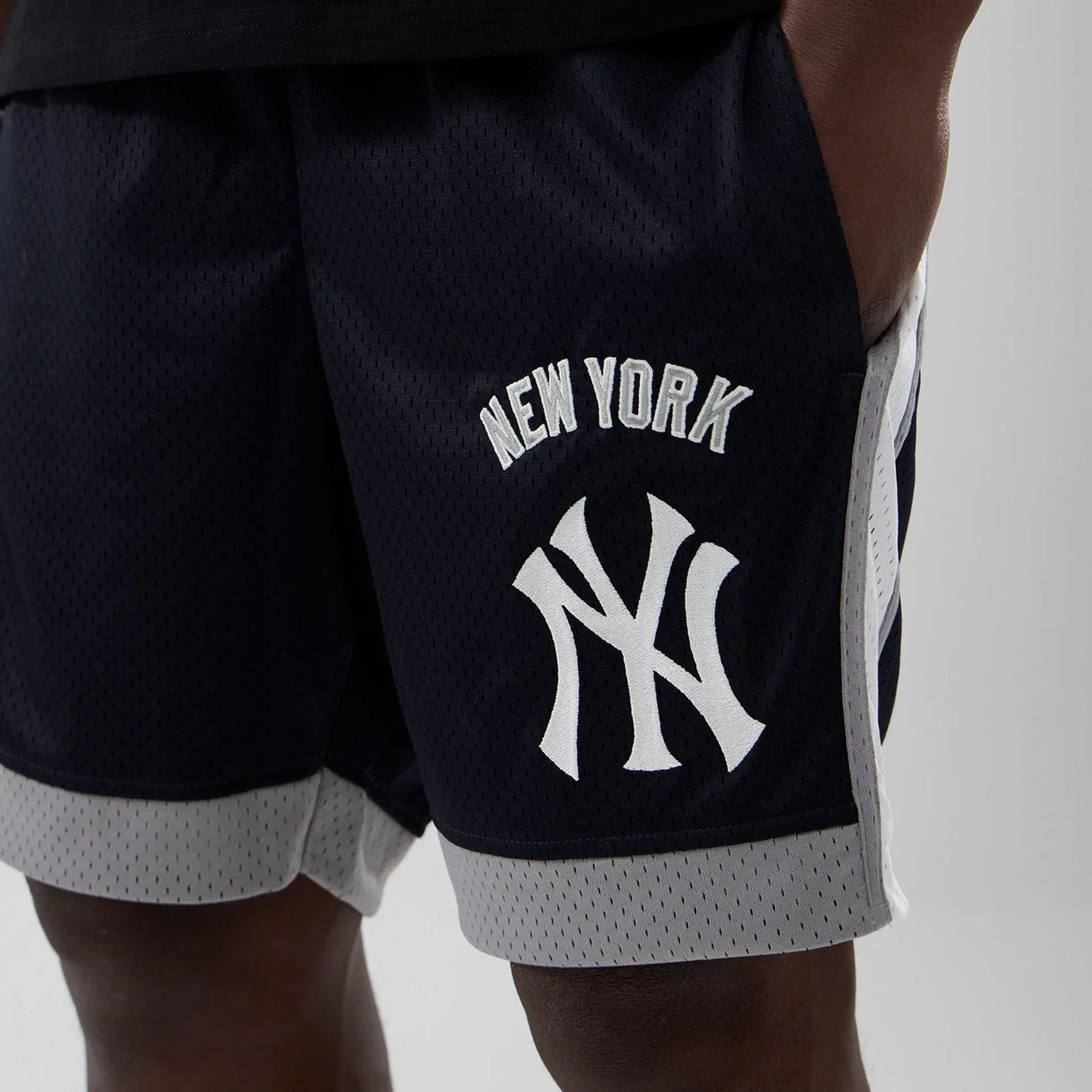 10373-new-york-yankees-mlb-navy-mesh-shorts-3.webp New York Yankees MLB Navy Mesh Shorts