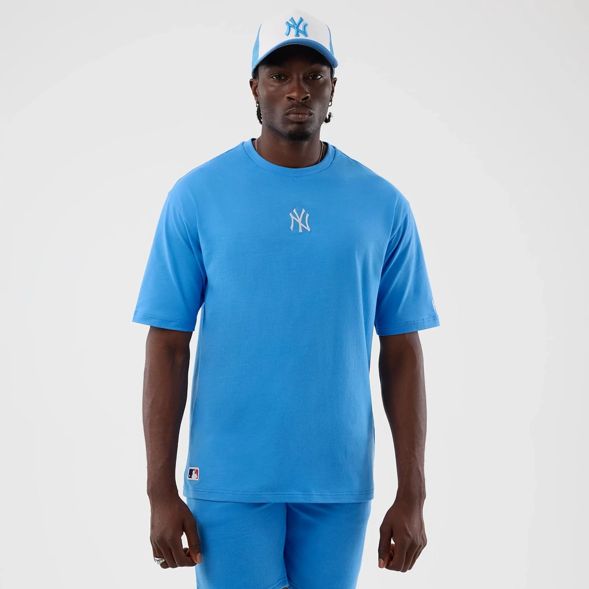 10836-new-york-yankees-mlb-league-essential-pastel-blue-oversized-t-shirt-1.webp New York Yankees MLB League Essential Pastel Blue Oversized T-Shirt
