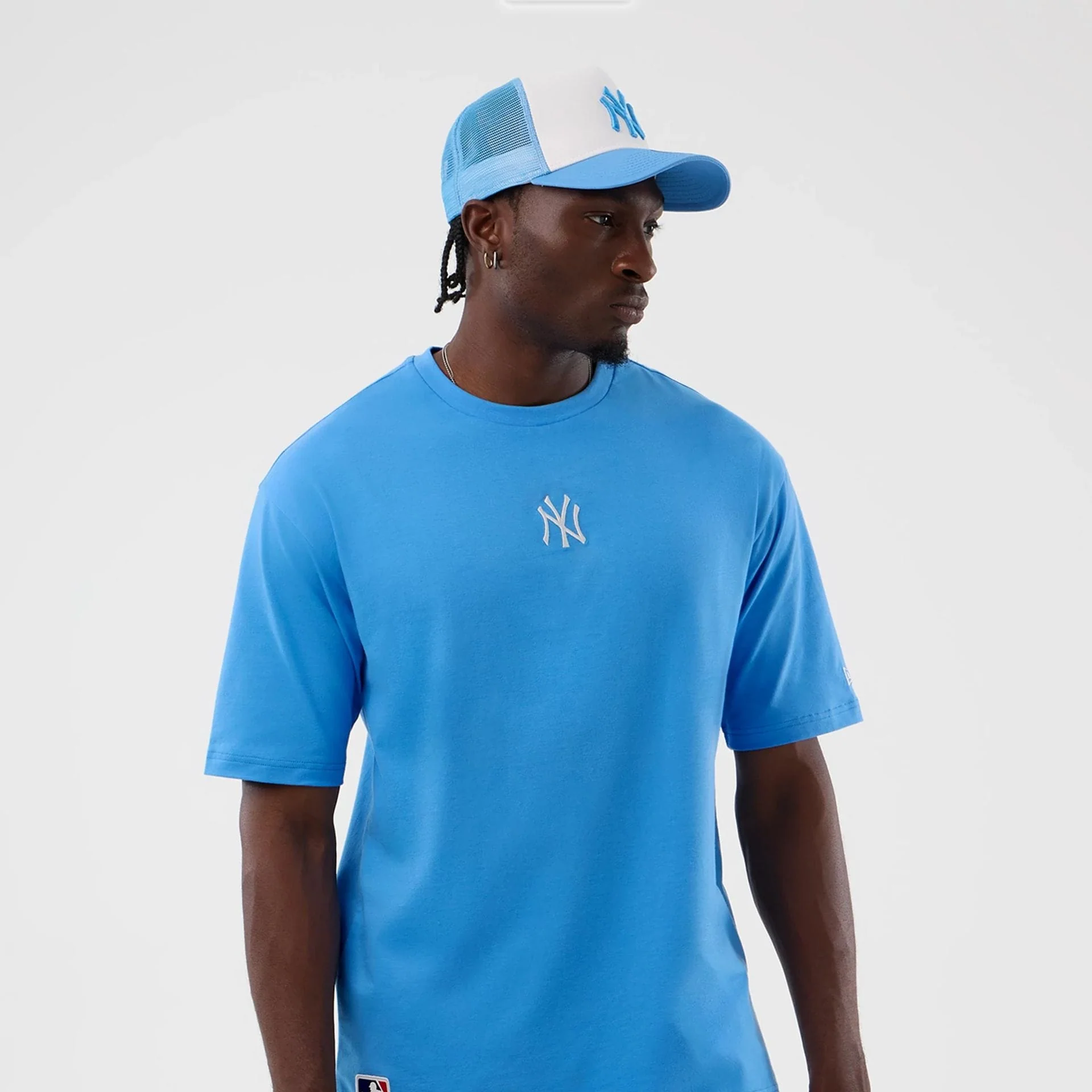 10836-new-york-yankees-mlb-league-essential-pastel-blue-oversized-t-shirt-3.webp New York Yankees MLB League Essential Pastel Blue Oversized T-Shirt