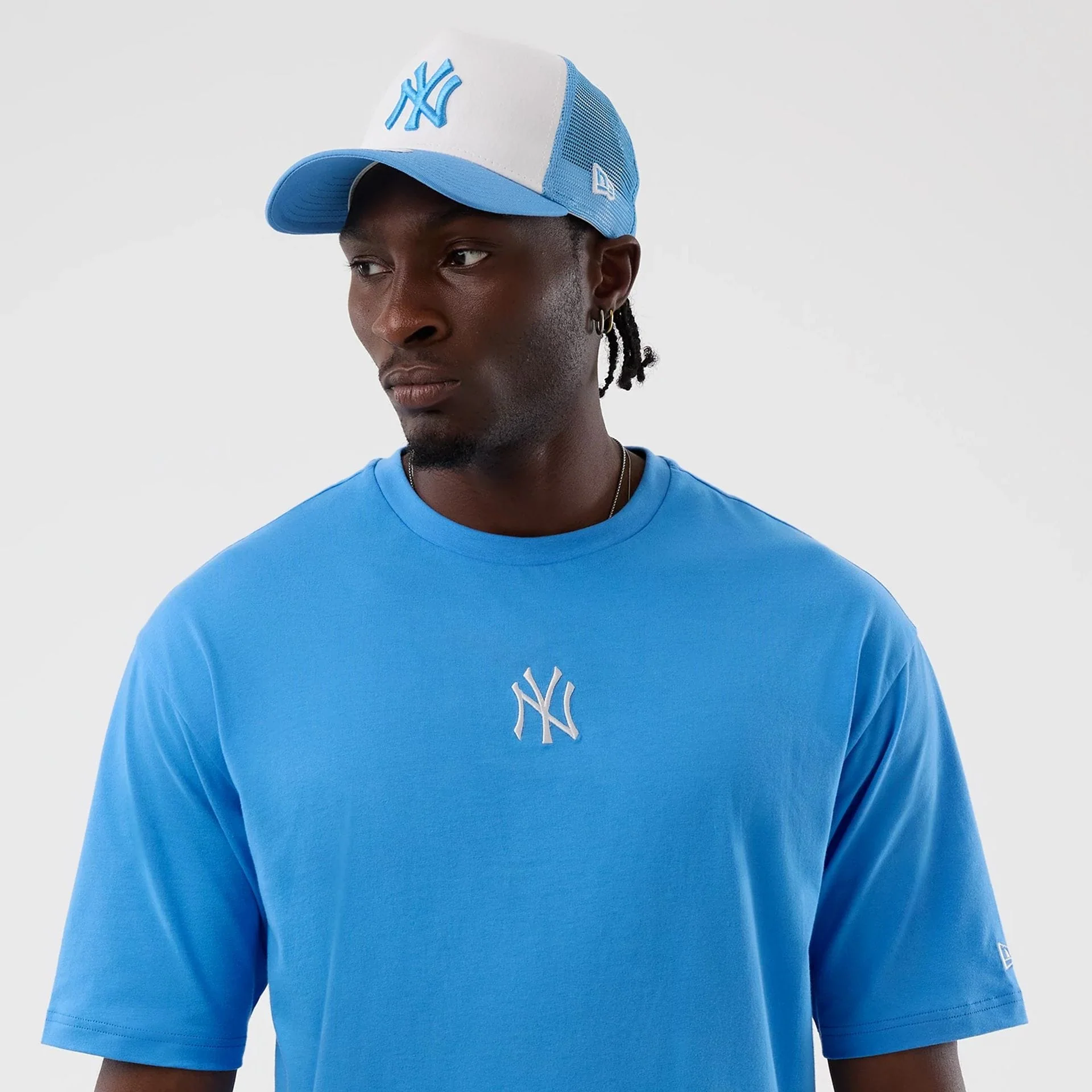 10836-new-york-yankees-mlb-league-essential-pastel-blue-oversized-t-shirt-4.webp New York Yankees MLB League Essential Pastel Blue Oversized T-Shirt