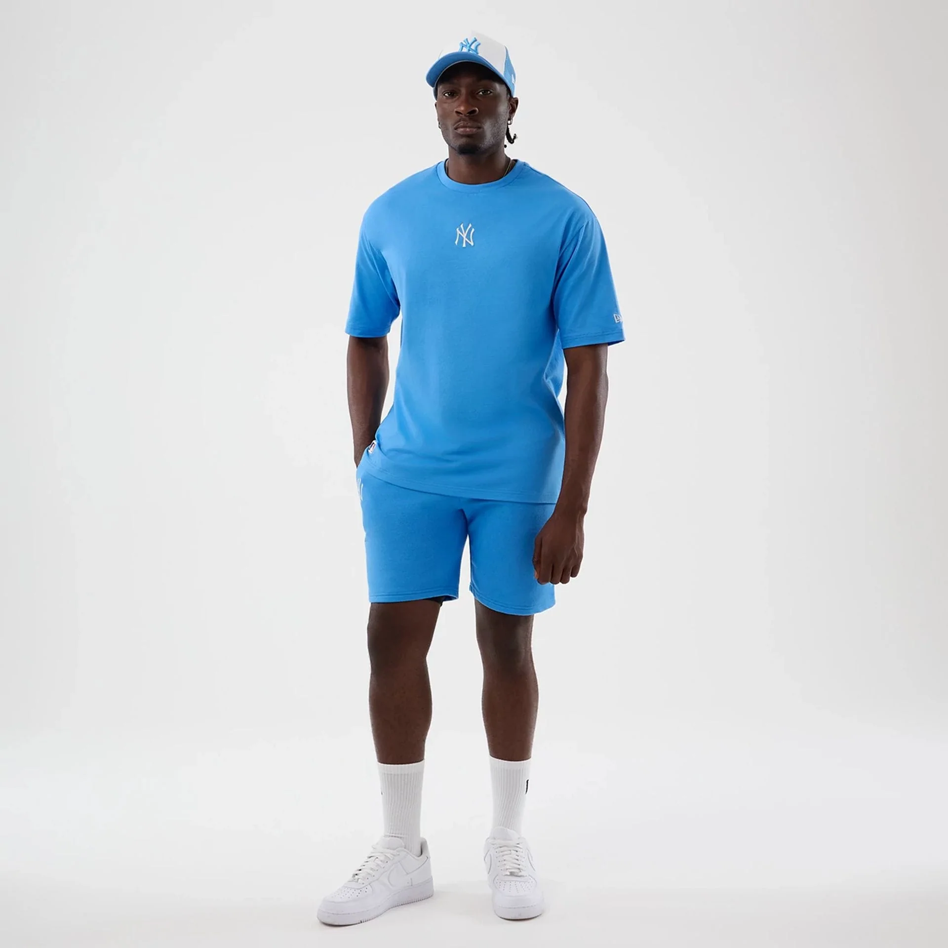 10836-new-york-yankees-mlb-league-essential-pastel-blue-oversized-t-shirt-8.webp New York Yankees MLB League Essential Pastel Blue Oversized T-Shirt