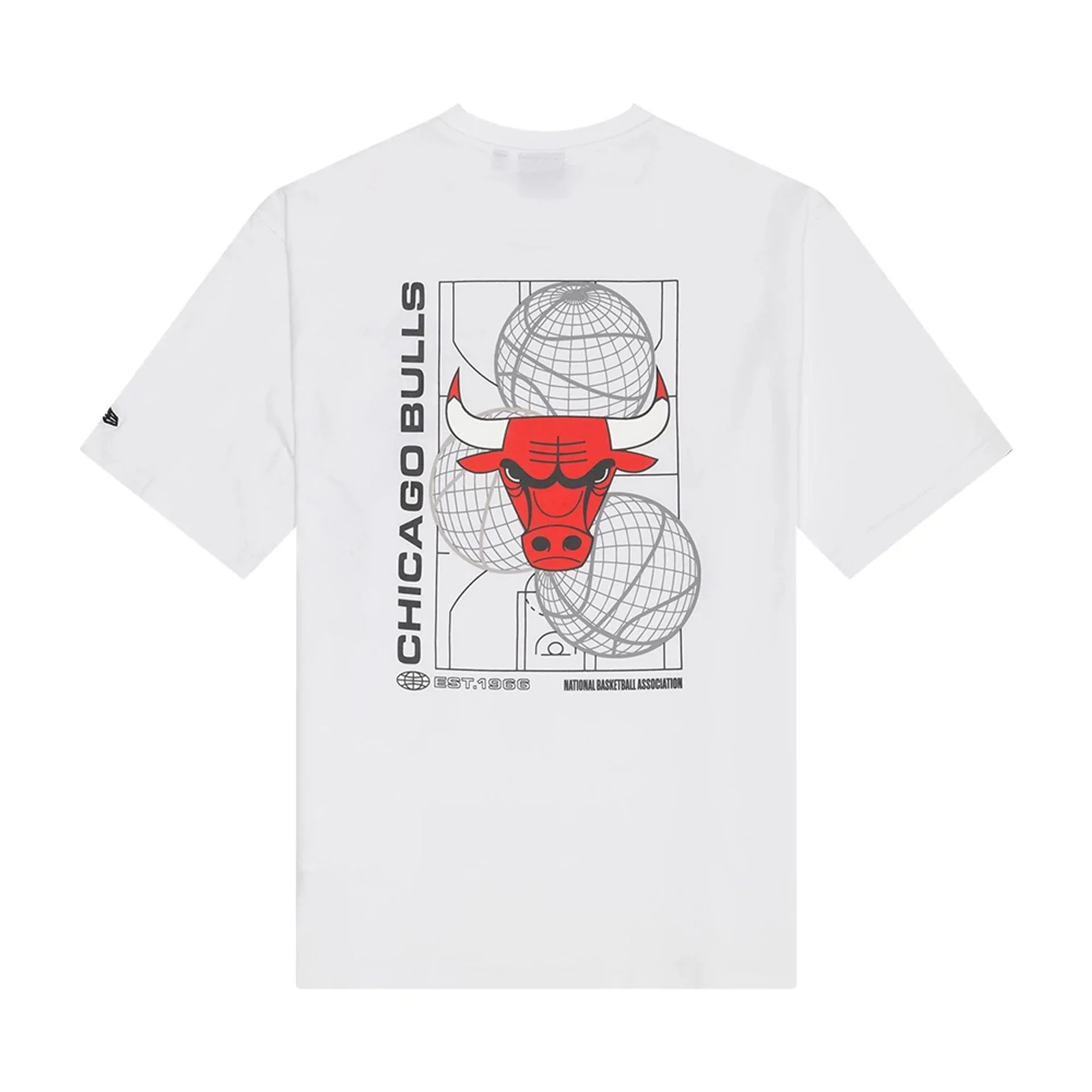 12384-chicago-bulls-nba-basketball-graphic-white-oversized-t-shirt-1.webp Chicago Bulls NBA Basketball Graphic White Oversized T-Shirt