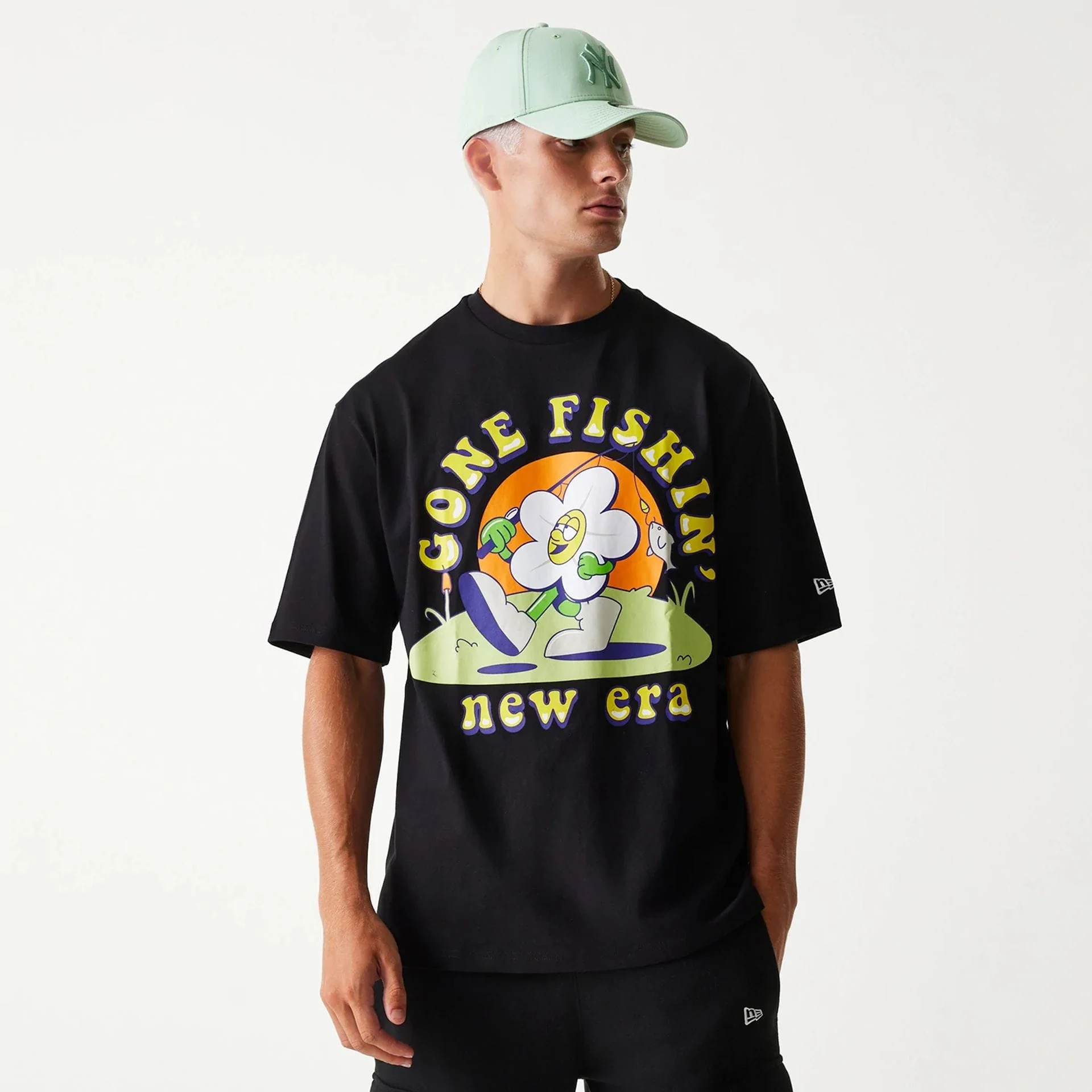 12627-new-era-outdoor-graphic-black-oversized-t-shirt-3.webp New Era Outdoor Graphic Black Oversized T-Shirt