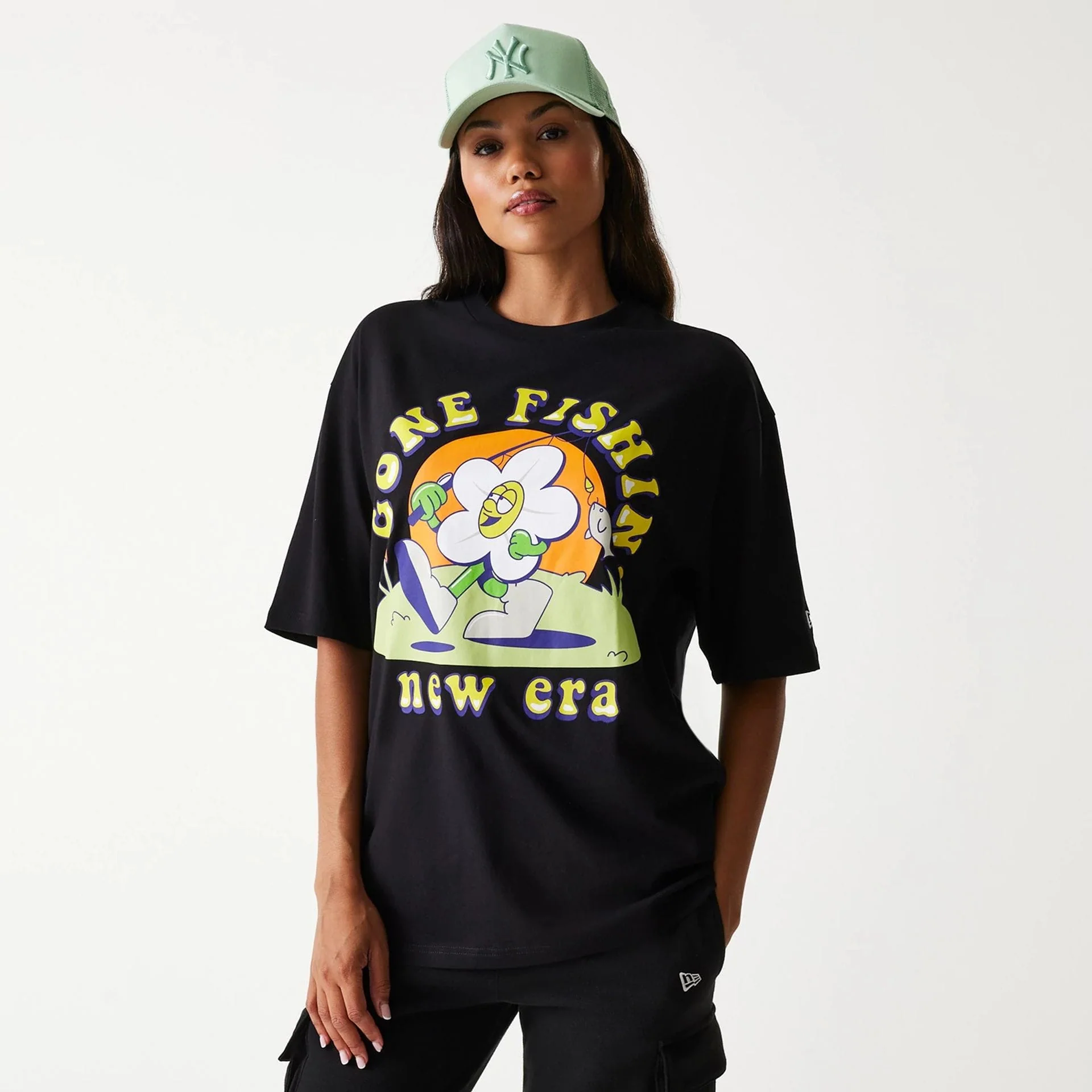 12627-new-era-outdoor-graphic-black-oversized-t-shirt-4.webp New Era Outdoor Graphic Black Oversized T-Shirt