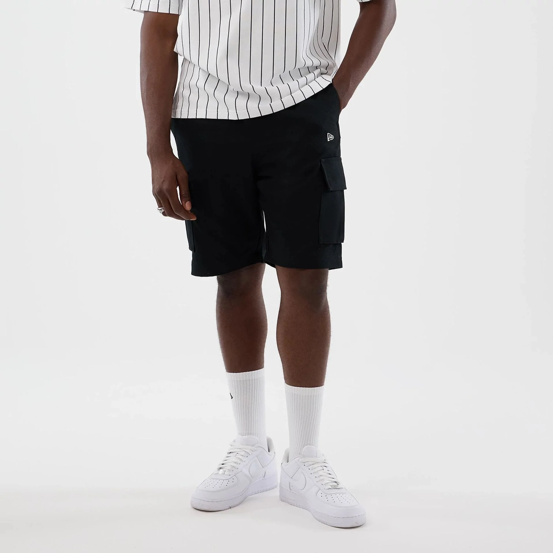13622-new-era-black-cargo-shorts-1.webp New Era Black Cargo Shorts