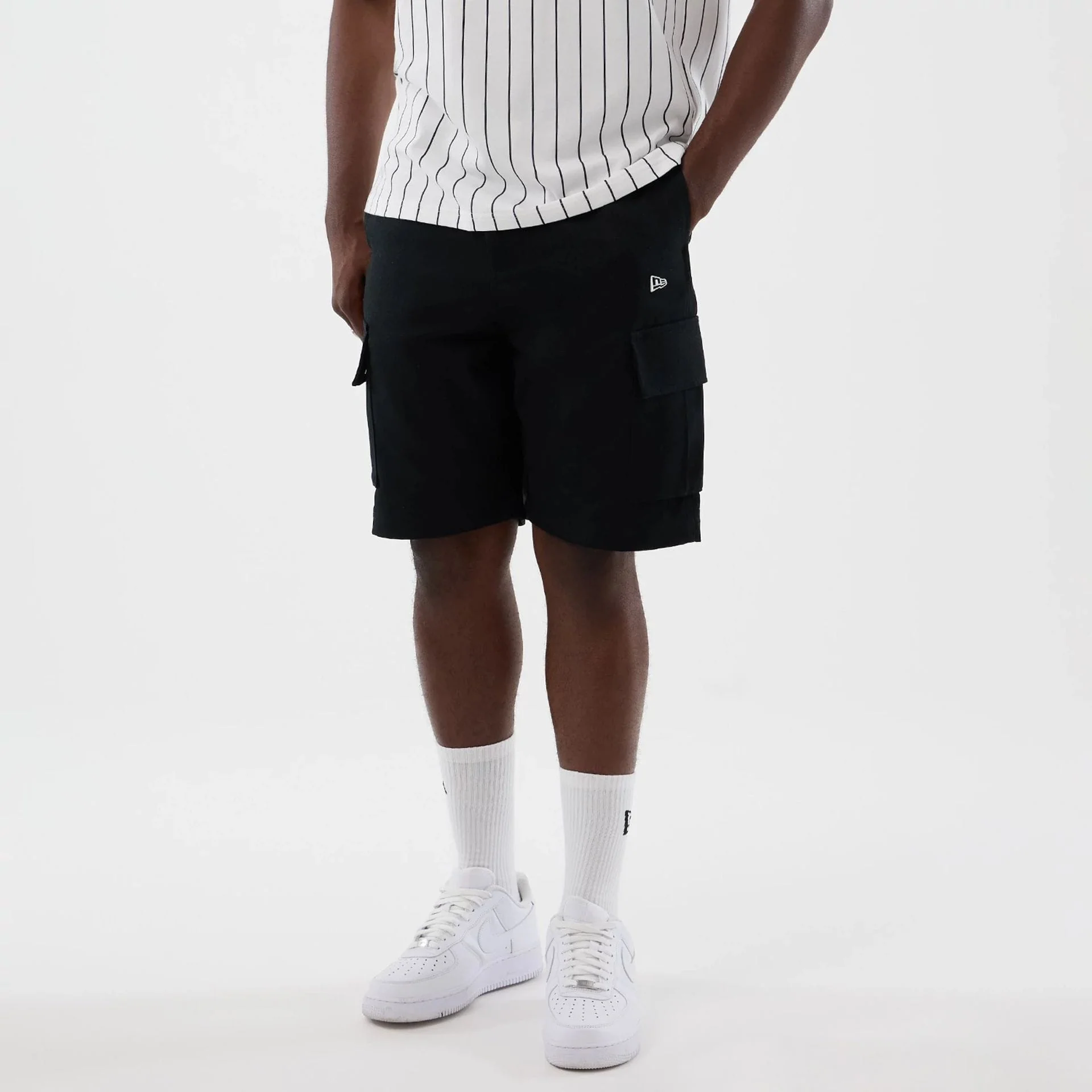 13622-new-era-black-cargo-shorts-3.webp New Era Black Cargo Shorts