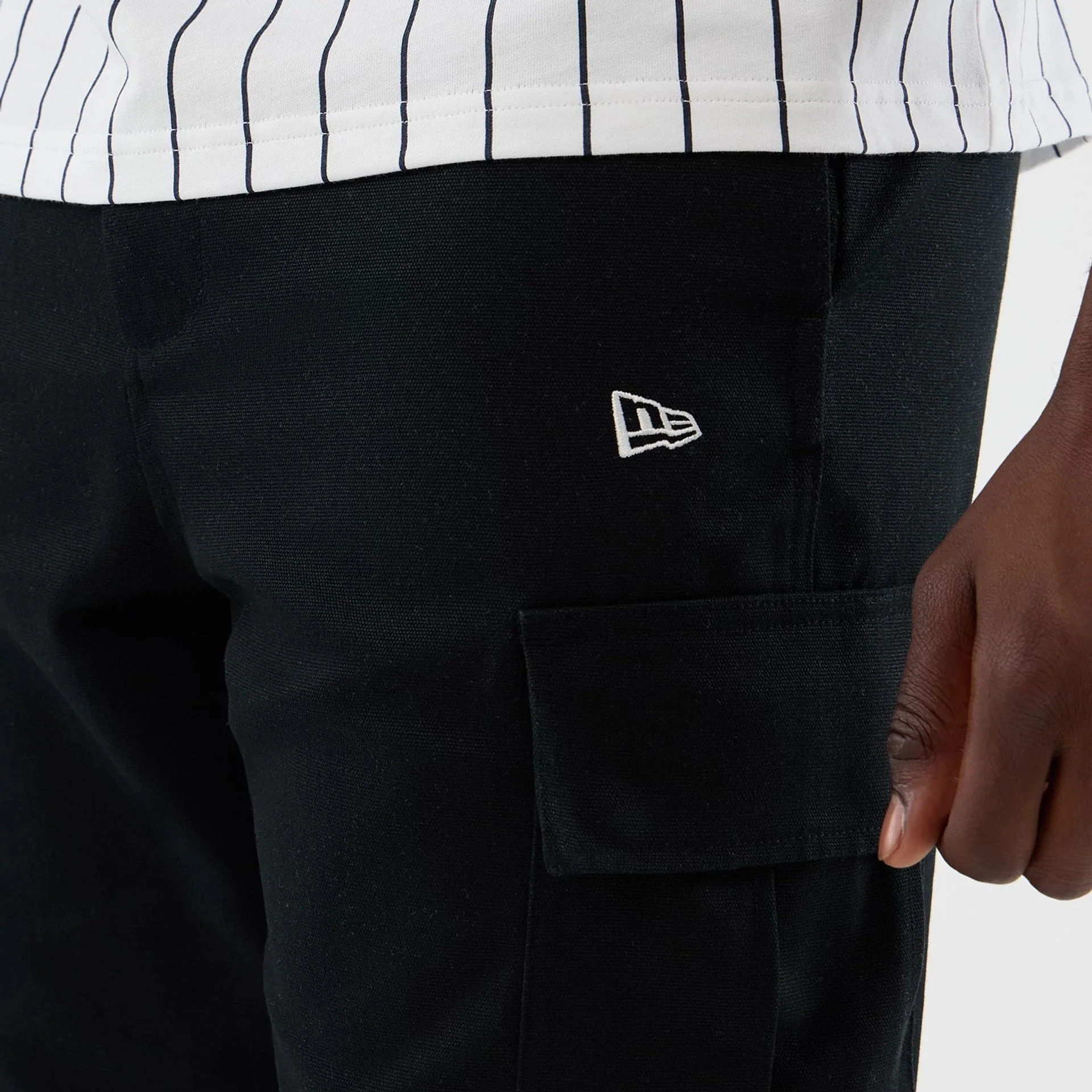 13622-new-era-black-cargo-shorts-5.webp New Era Black Cargo Shorts