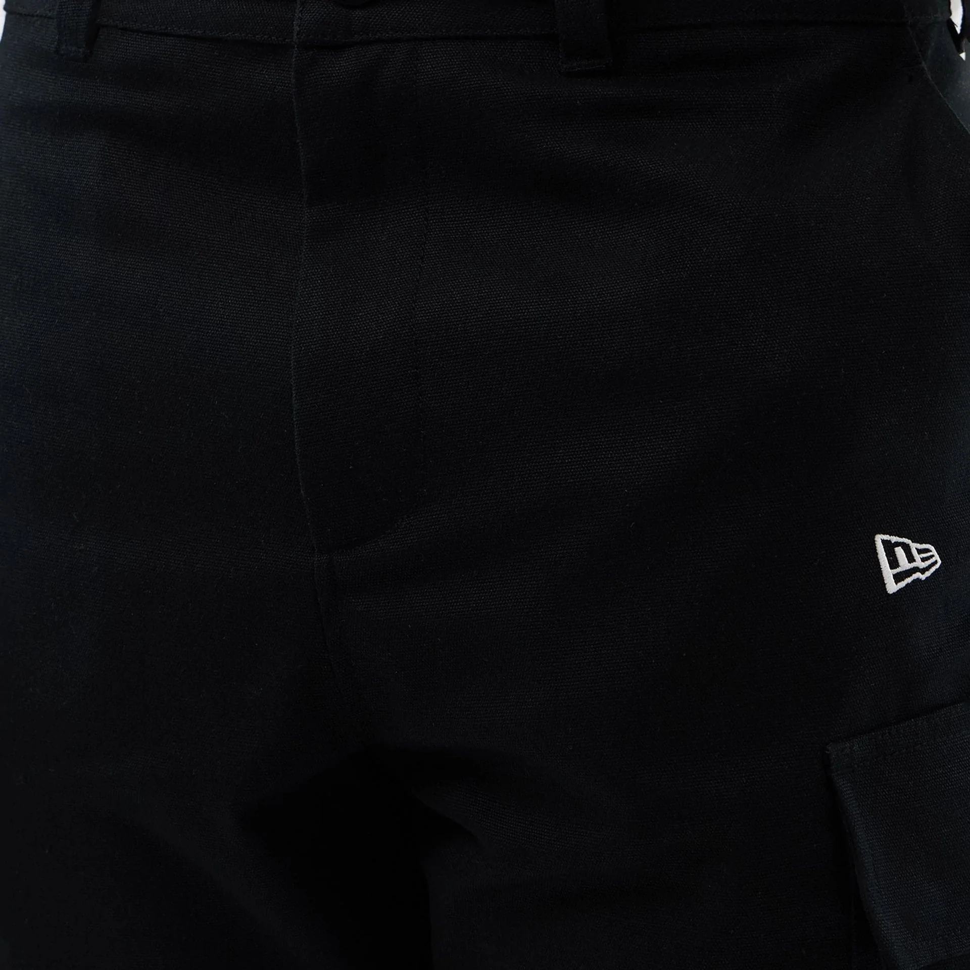 13622-new-era-black-cargo-shorts-6.webp New Era Black Cargo Shorts