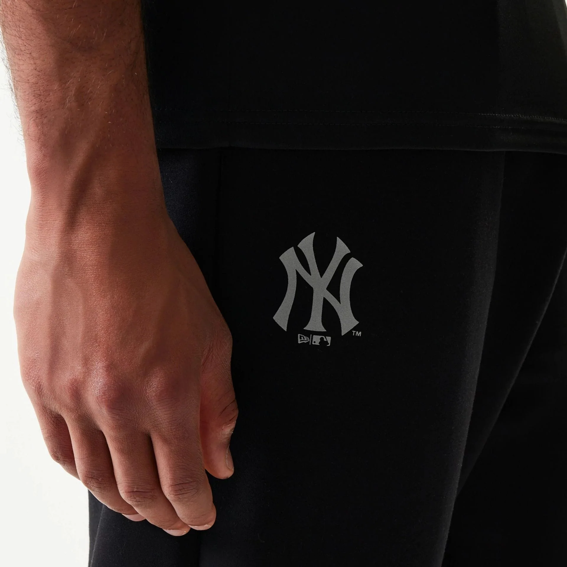 13869-new-york-yankees-mlb-black-joggers-4.webp New York Yankees MLB Black Joggers