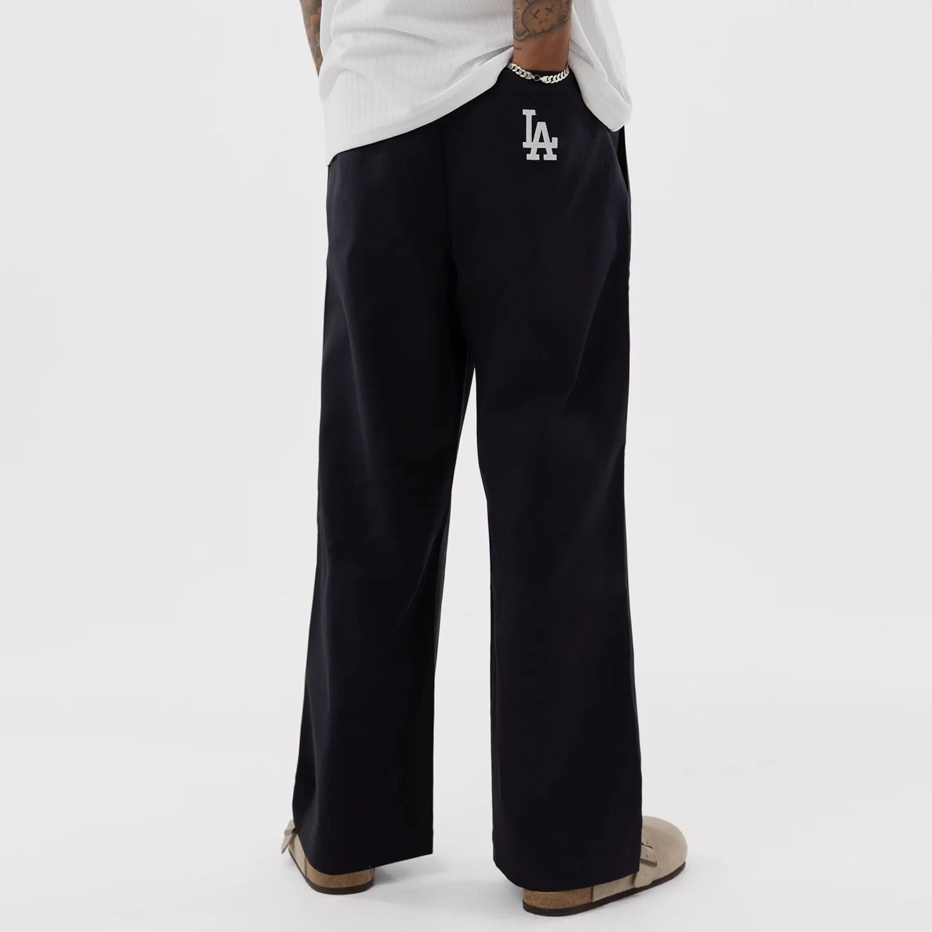 15317-la-dodgers-mlb-navy-woven-chinos-2.webp LA Dodgers MLB Navy Woven Chinos