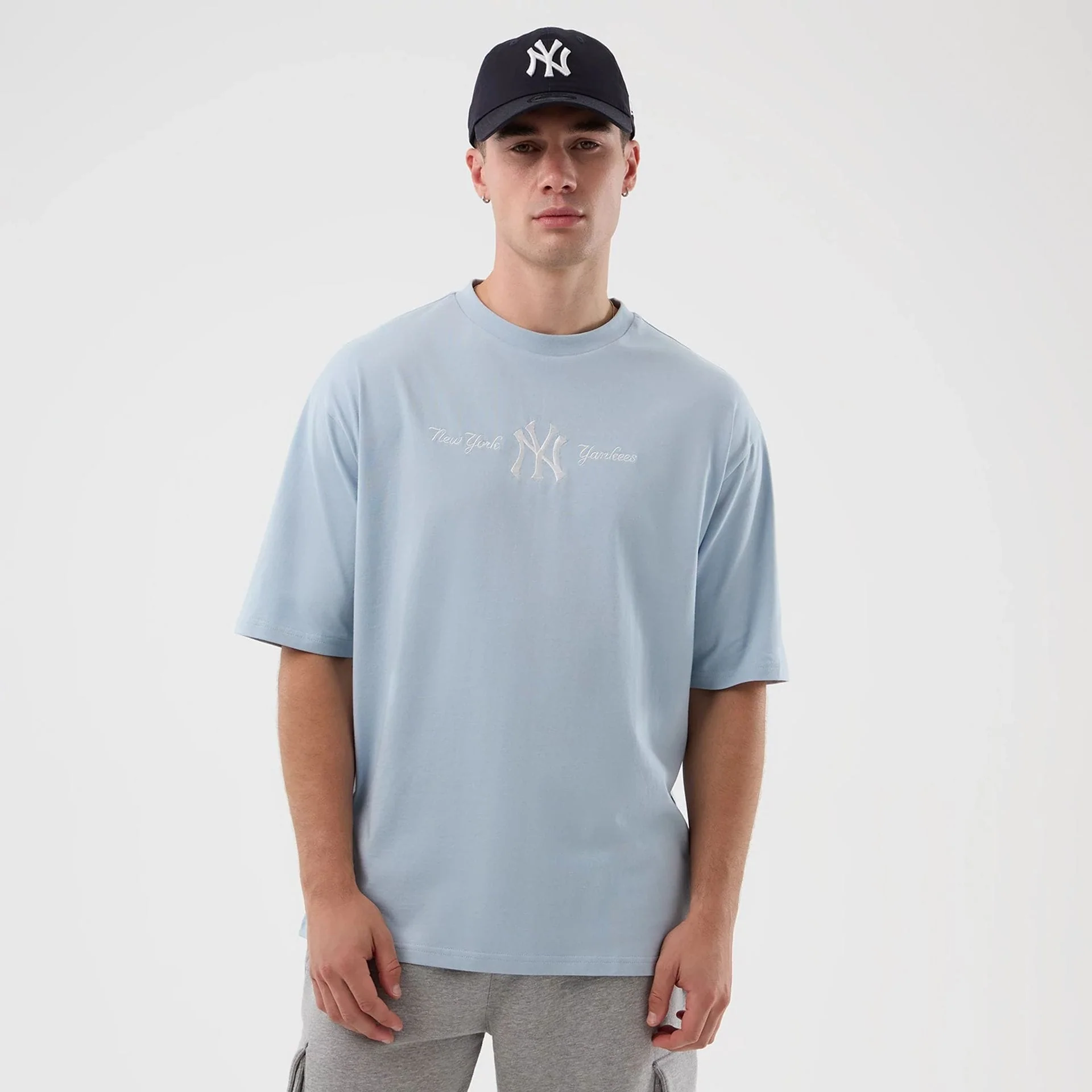 15788-new-york-yankees-mlb-script-pastel-blue-oversized-t-shirt-1.webp New York Yankees MLB Script Pastel Blue Oversized T-Shirt
