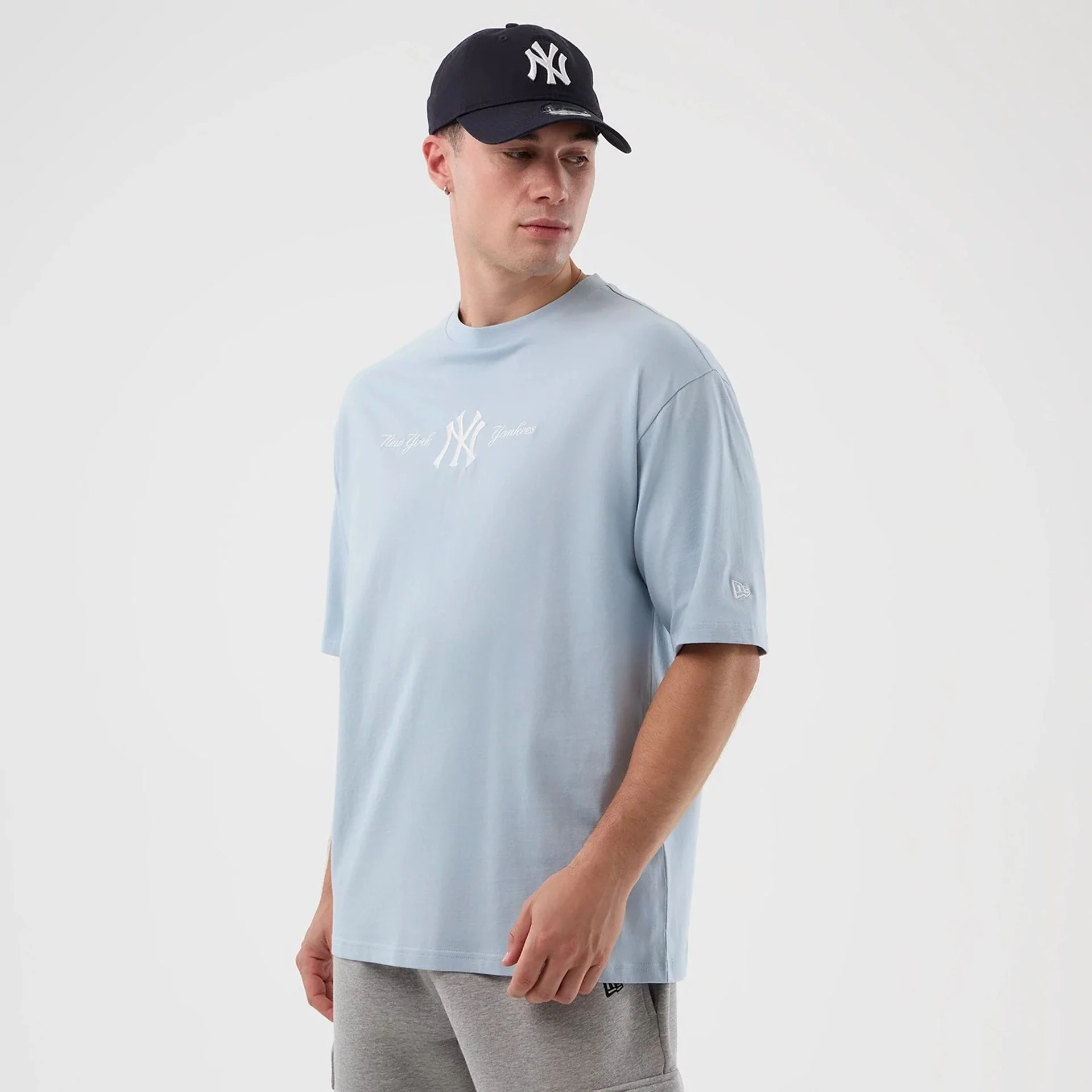 15788-new-york-yankees-mlb-script-pastel-blue-oversized-t-shirt-3.webp New York Yankees MLB Script Pastel Blue Oversized T-Shirt