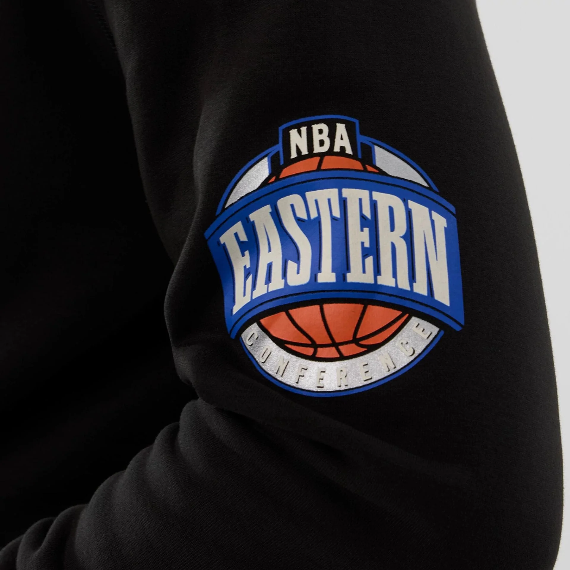 16044-chicago-bulls-nba-hardwood-classic-black-pullover-hoodie-5.webp Chicago Bulls NBA Hardwood Classic Black Pullover Hoodie