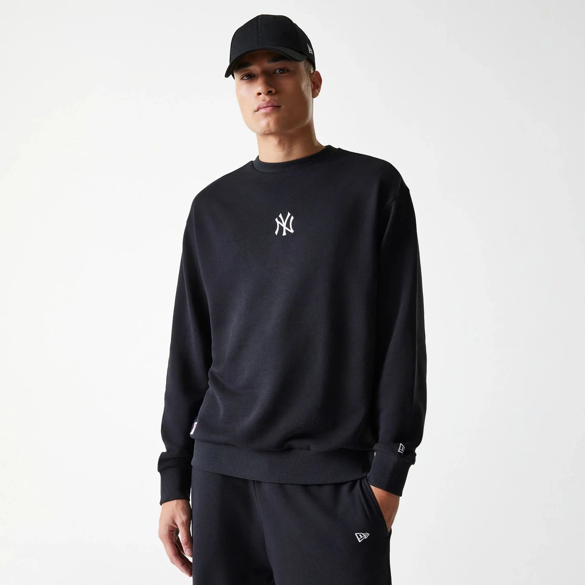 16094-new-york-yankees-mlb-league-essential-french-terry-black-crew-neck-sweater-1.webp New York Yankees MLB League Essential French Terry Black Crew Neck Sweater