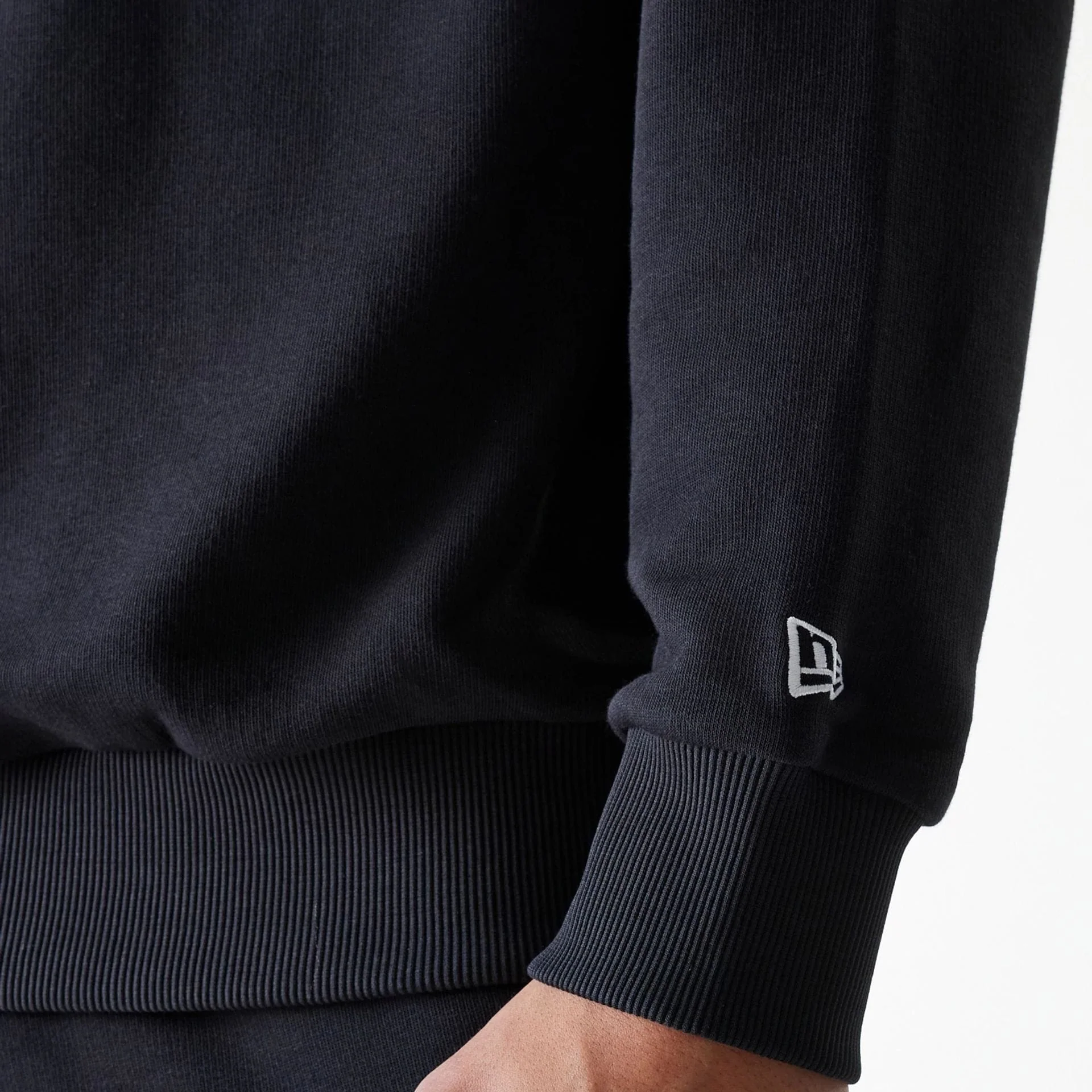 16094-new-york-yankees-mlb-league-essential-french-terry-black-crew-neck-sweater-5.webp New York Yankees MLB League Essential French Terry Black Crew Neck Sweater