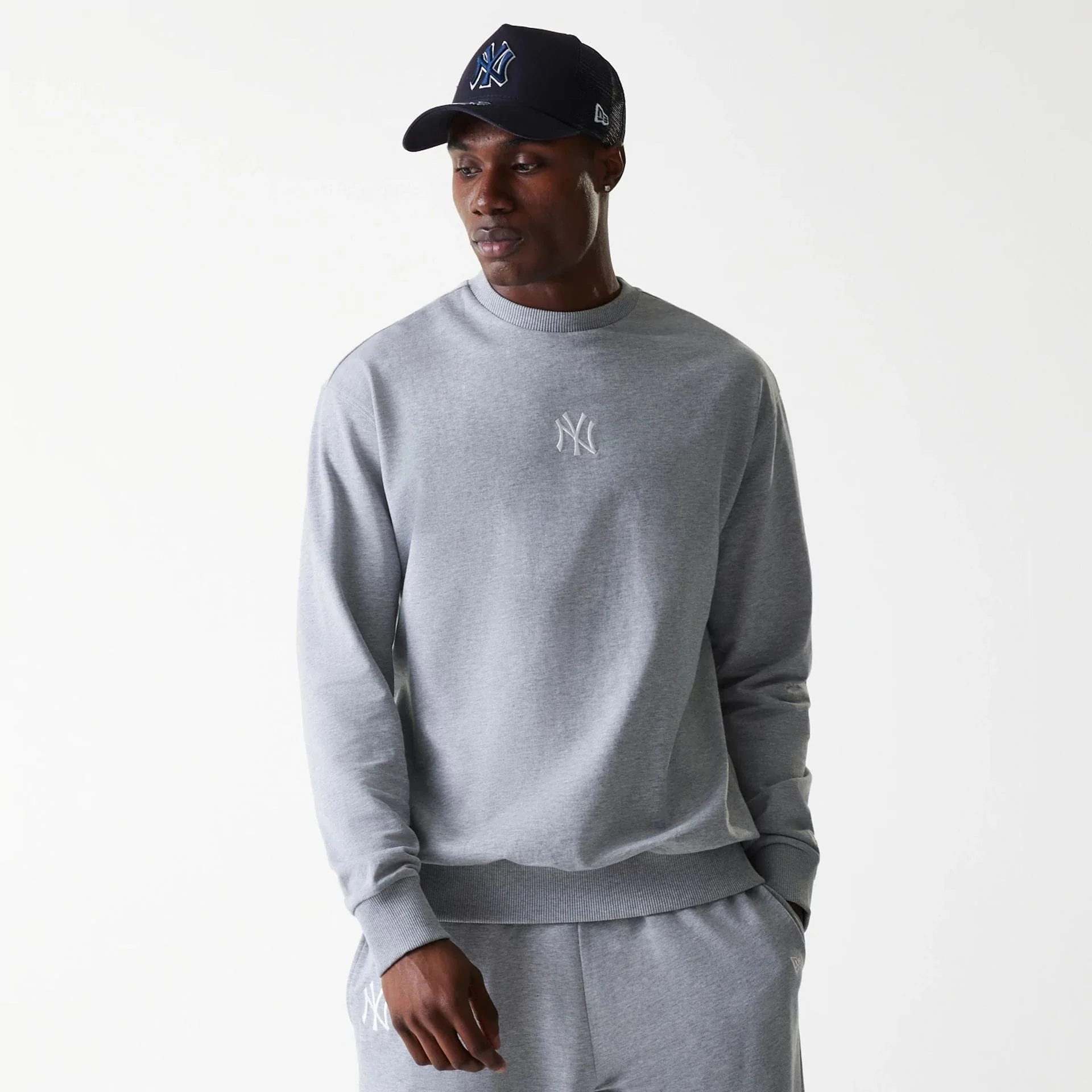 16715-new-york-yankees-mlb-league-essential-french-terry-grey-crew-neck-sweater-1.webp New York Yankees MLB League Essential French Terry Grey Crew Neck Sweater