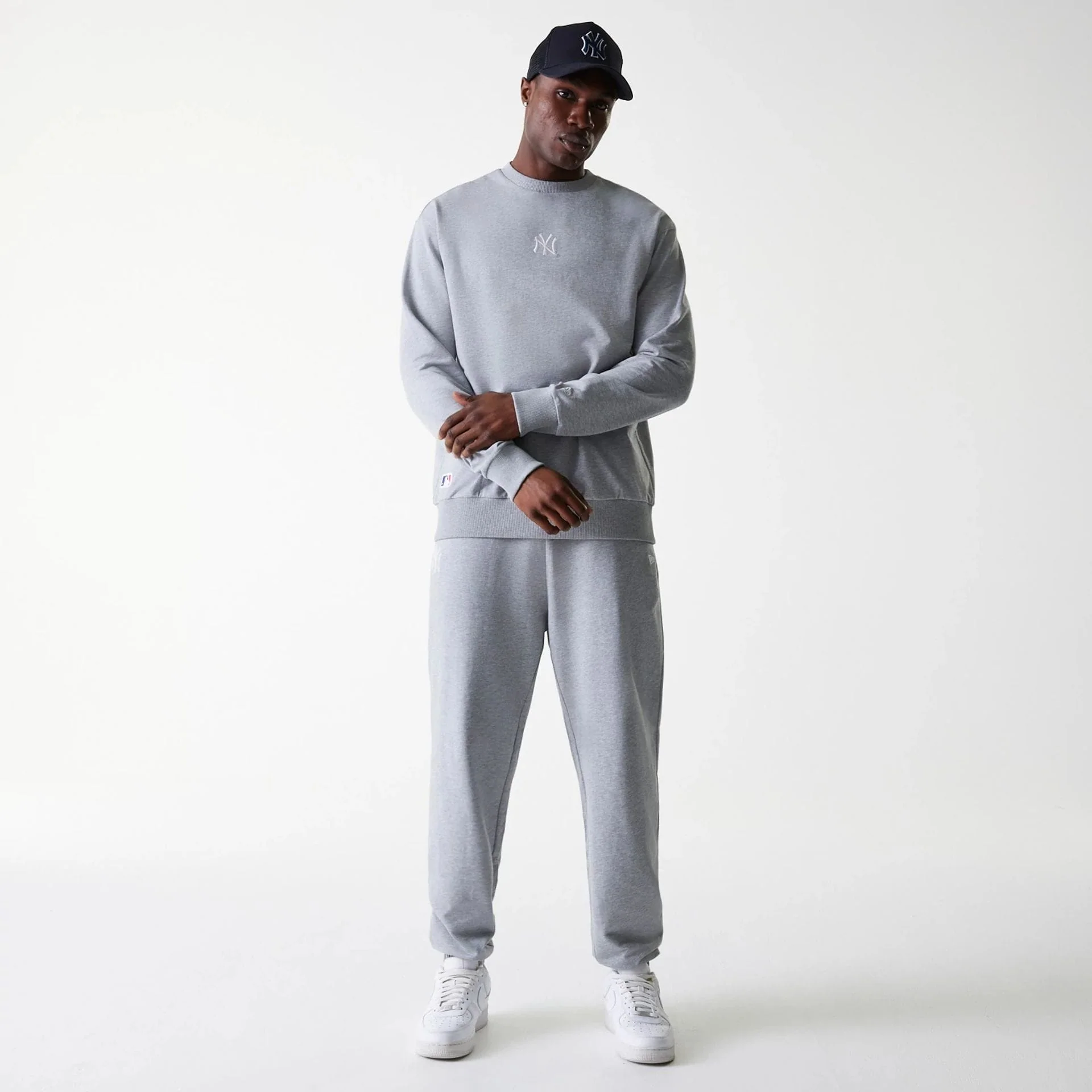 16715-new-york-yankees-mlb-league-essential-french-terry-grey-crew-neck-sweater-8.webp New York Yankees MLB League Essential French Terry Grey Crew Neck Sweater