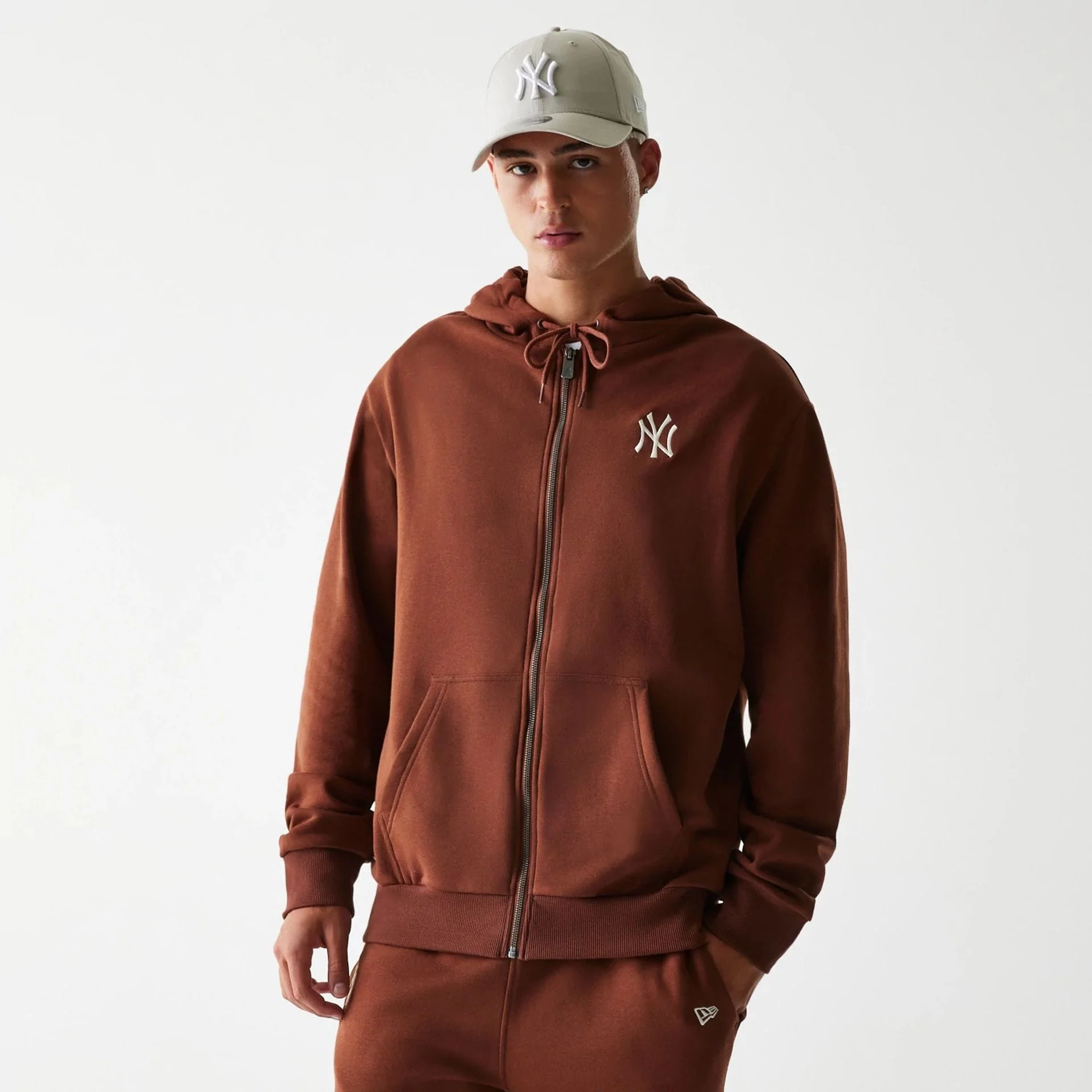 17696-new-york-yankees-mlb-midi-league-essential-brushed-fleece-brown-oversized-full-zip-hoodie-1.webp New York Yankees MLB Midi League Essential Brushed Fleece Brown Oversized Full Zip Hoodie