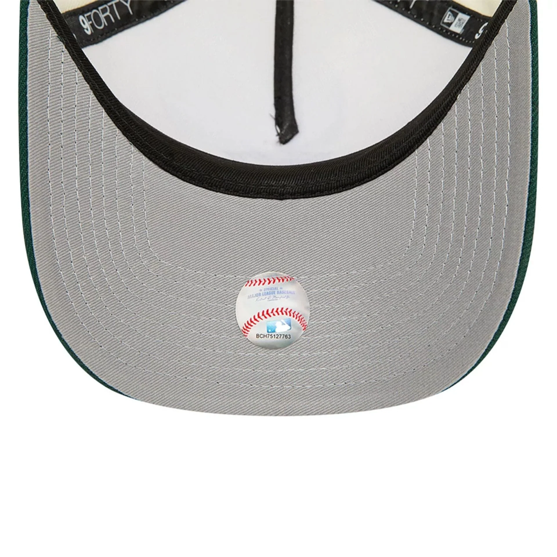 17938-new-york-yankees-chrome-white-and-dark-green-9forty-a-frame-adjustable-cap-2.webp New York Yankees Chrome White And Dark Green 9FORTY A-Frame Adjustable Cap