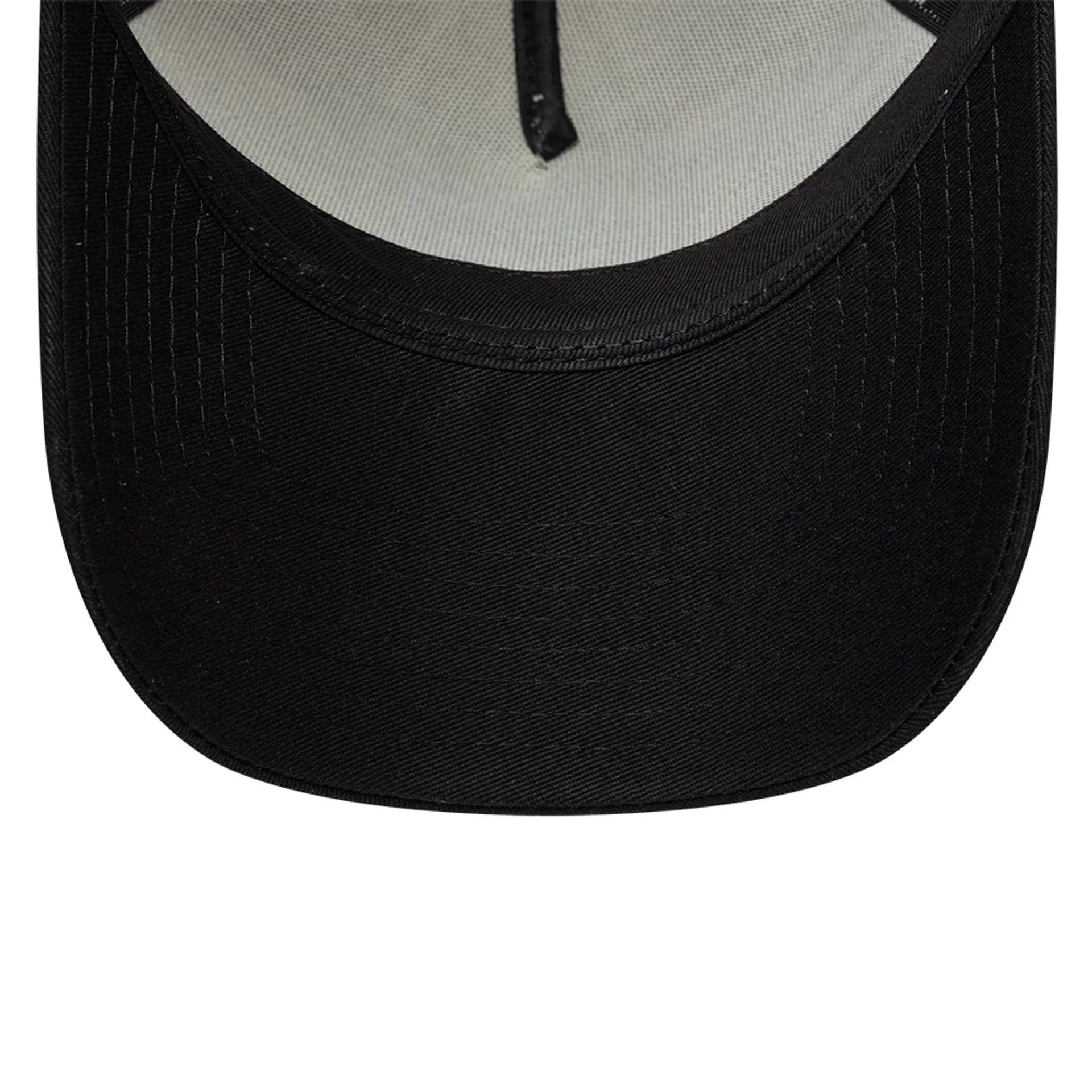 6561-new-era-round-patch-white-9forty-a-frame-trucker-adjustable-cap-7.webp New Era Round Patch White 9FORTY A-Frame Trucker Adjustable Cap