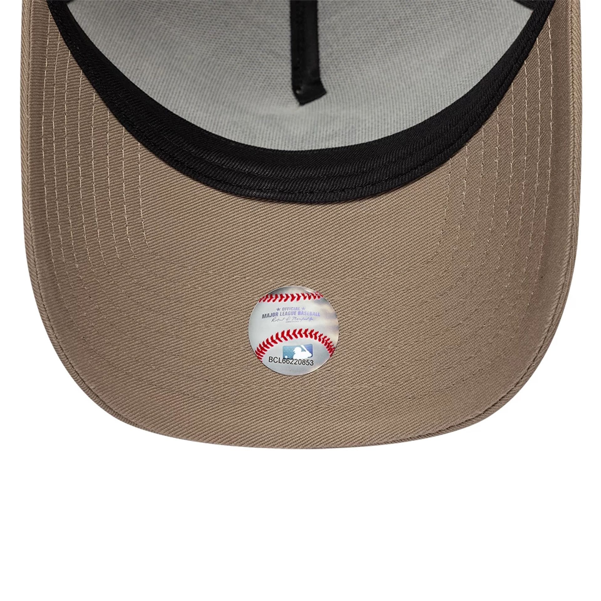 6665-new-york-yankees-mlb-mocha-mousse-beige-9forty-a-frame-adjustable-cap-7.jpg New York Yankees MLB Mocha Mousse Beige 9FORTY A-Frame Adjustable Cap