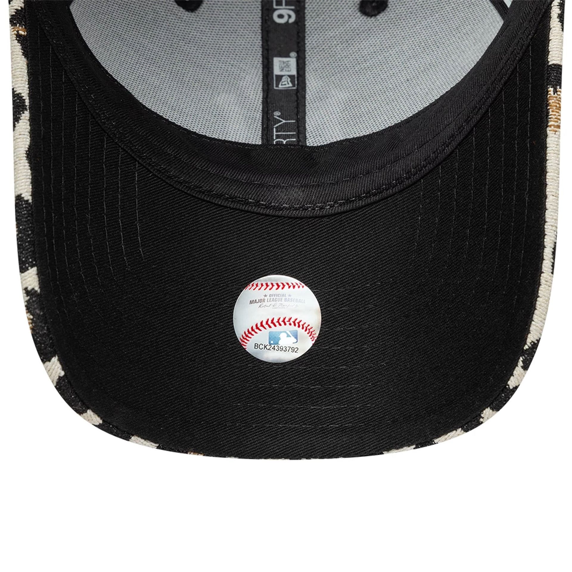 6850-new-york-yankees-mlb-leopard-black-9forty-adjustable-cap-7.jpg New York Yankees MLB Leopard Black 9FORTY Adjustable Cap