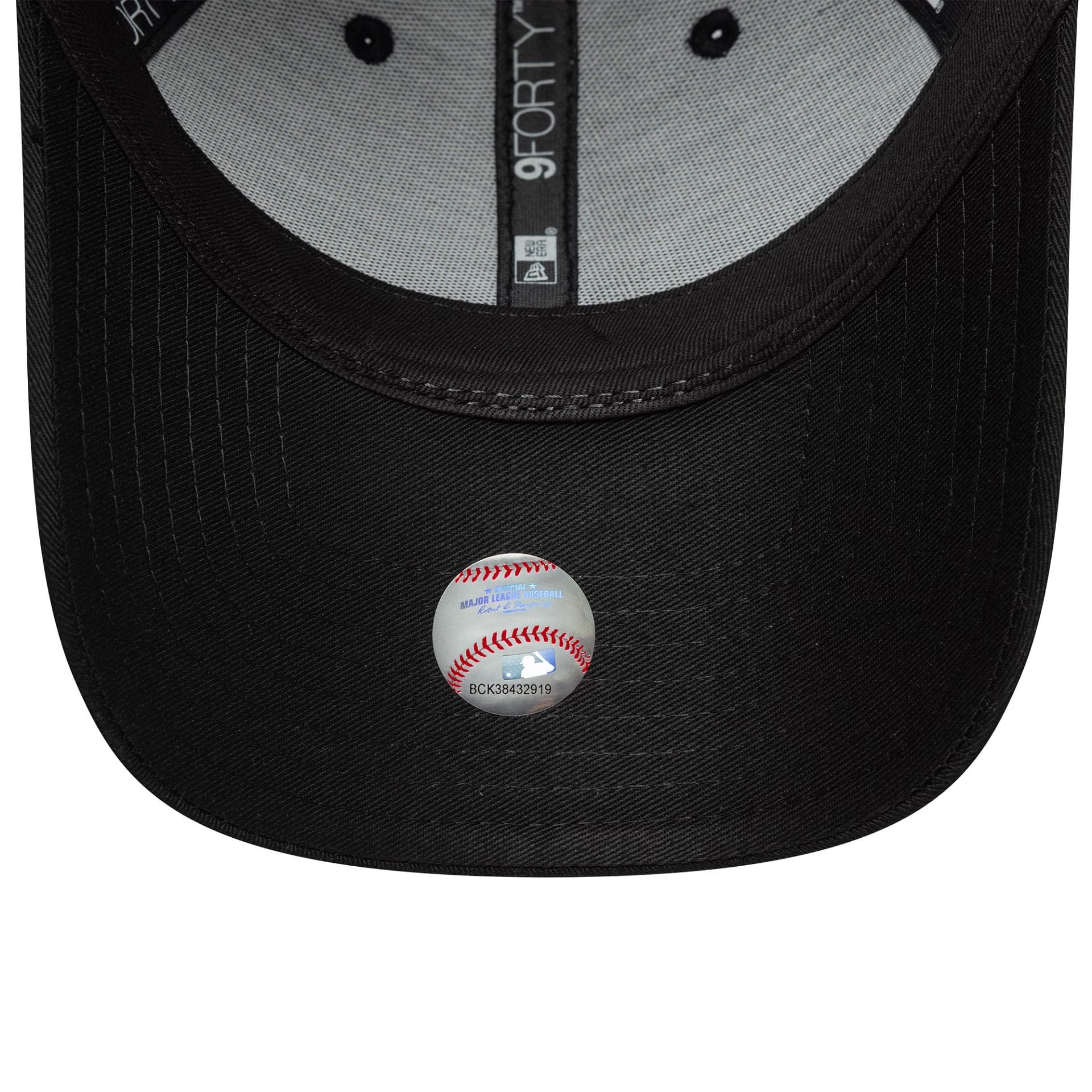 6902-new-york-yankees-mlb-metallic-black-9forty-cap-5.jpg New York Yankees MLB Metallic Black 9FORTY Cap