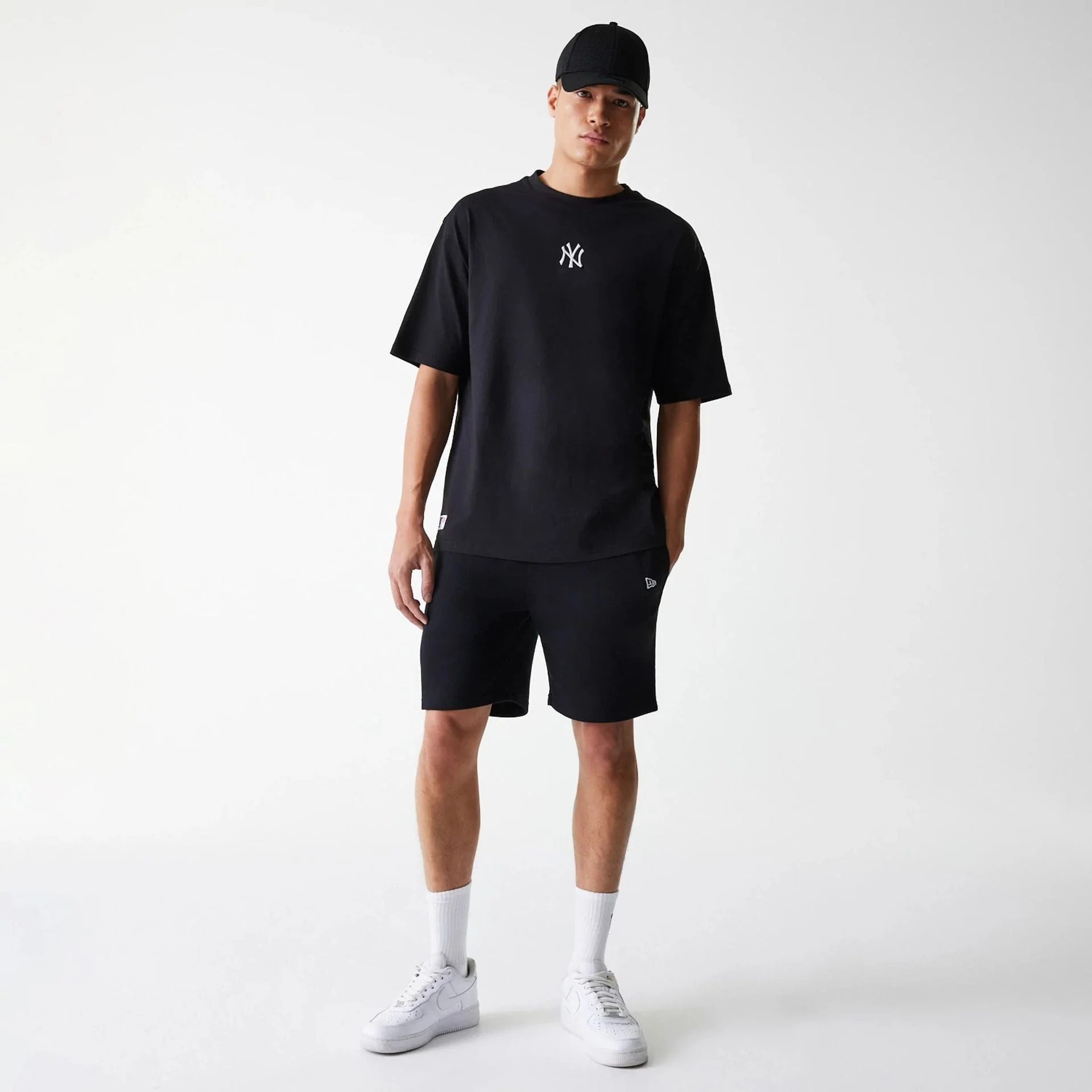 8070-new-york-yankees-mlb-league-essential-black-oversized-t-shirt-8.webp New York Yankees MLB League Essential Black Oversized T-Shirt