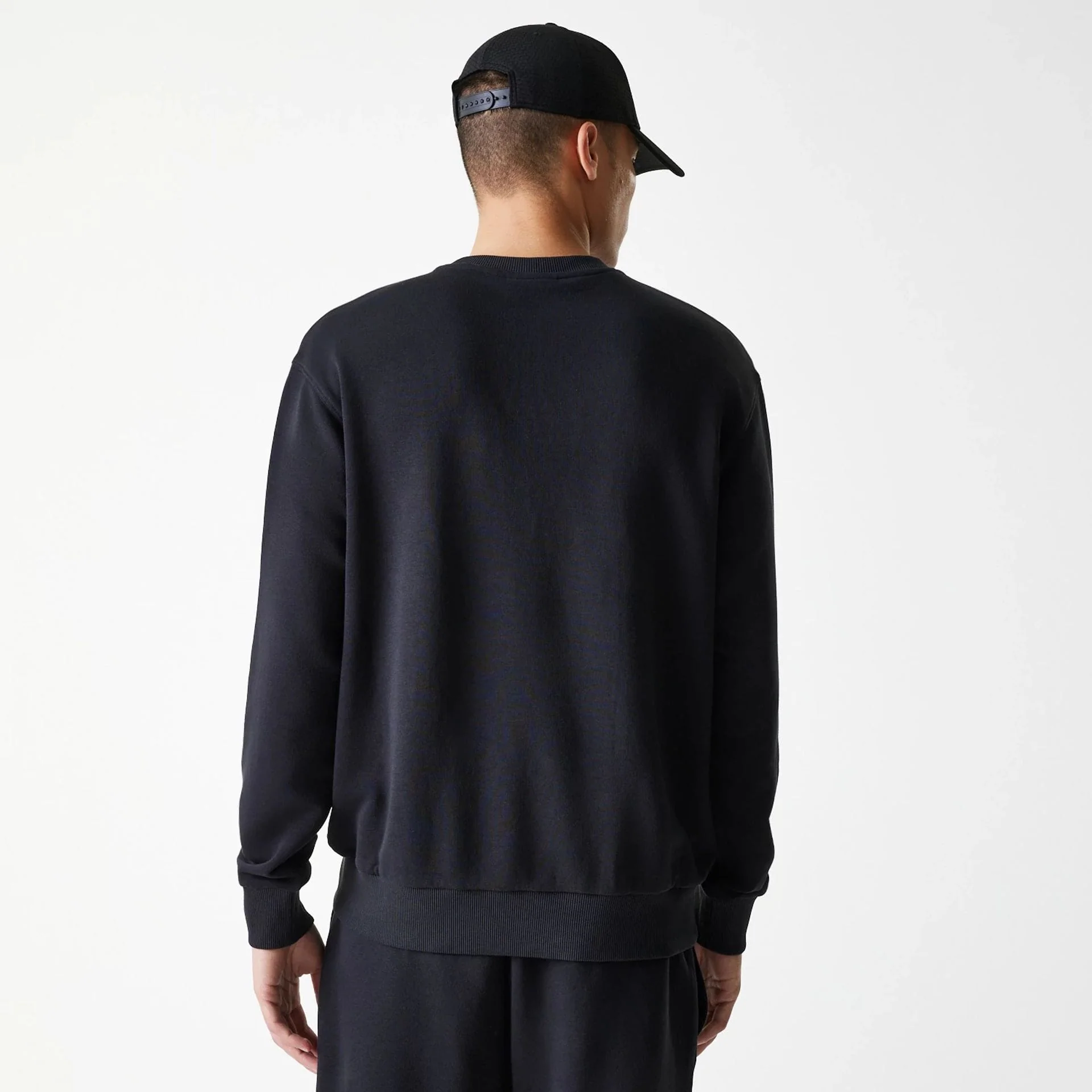 8797-new-york-yankees-mlb-league-essential-midi-black-oversized-crew-neck-sweater-2.webp New York Yankees MLB League Essential Midi Black Oversized Crew Neck Sweater