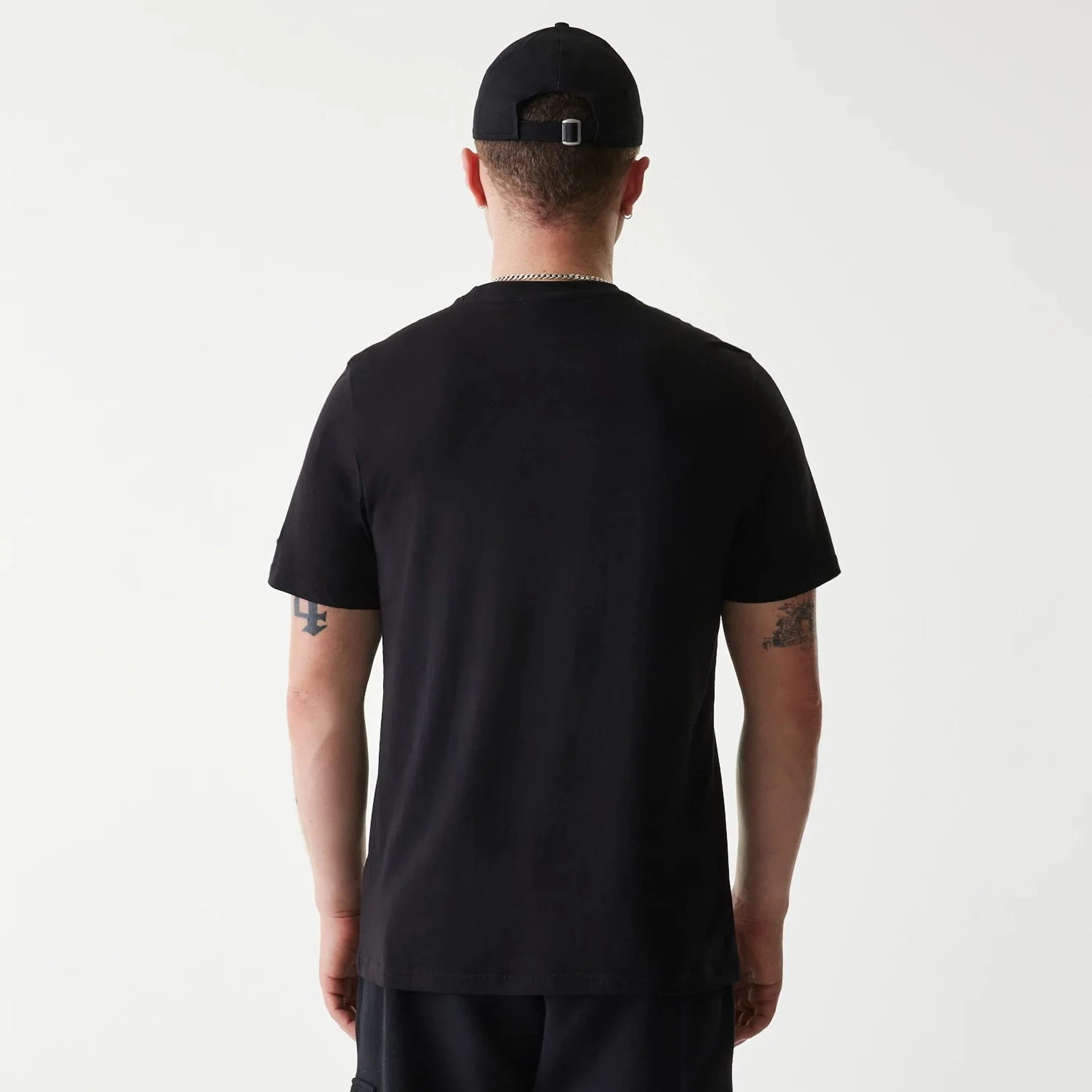 9619-pittsburgh-pirates-mlb-regular-black-t-shirt-2.webp Pittsburgh Pirates MLB Regular Black T-Shirt