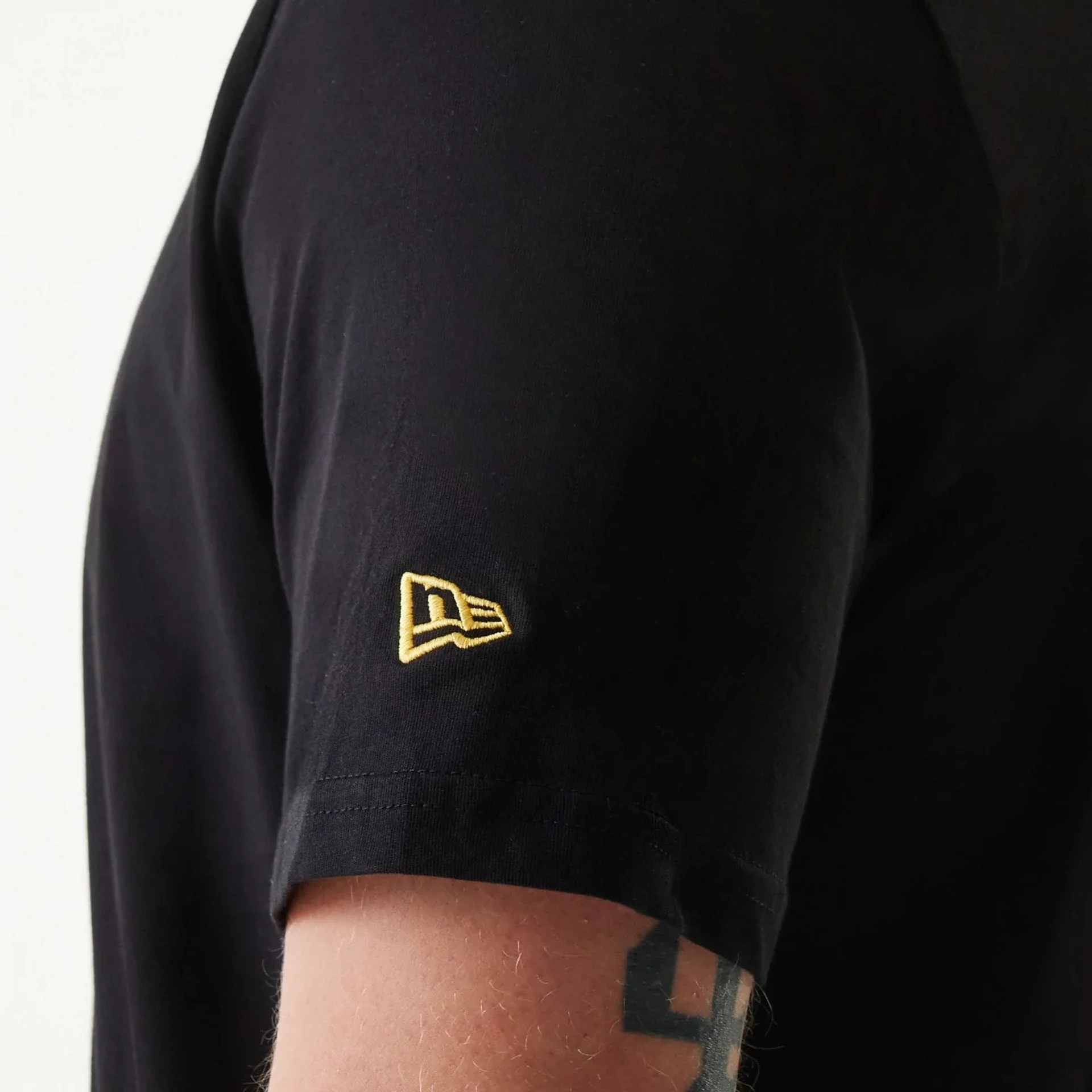 9619-pittsburgh-pirates-mlb-regular-black-t-shirt-6.webp Pittsburgh Pirates MLB Regular Black T-Shirt