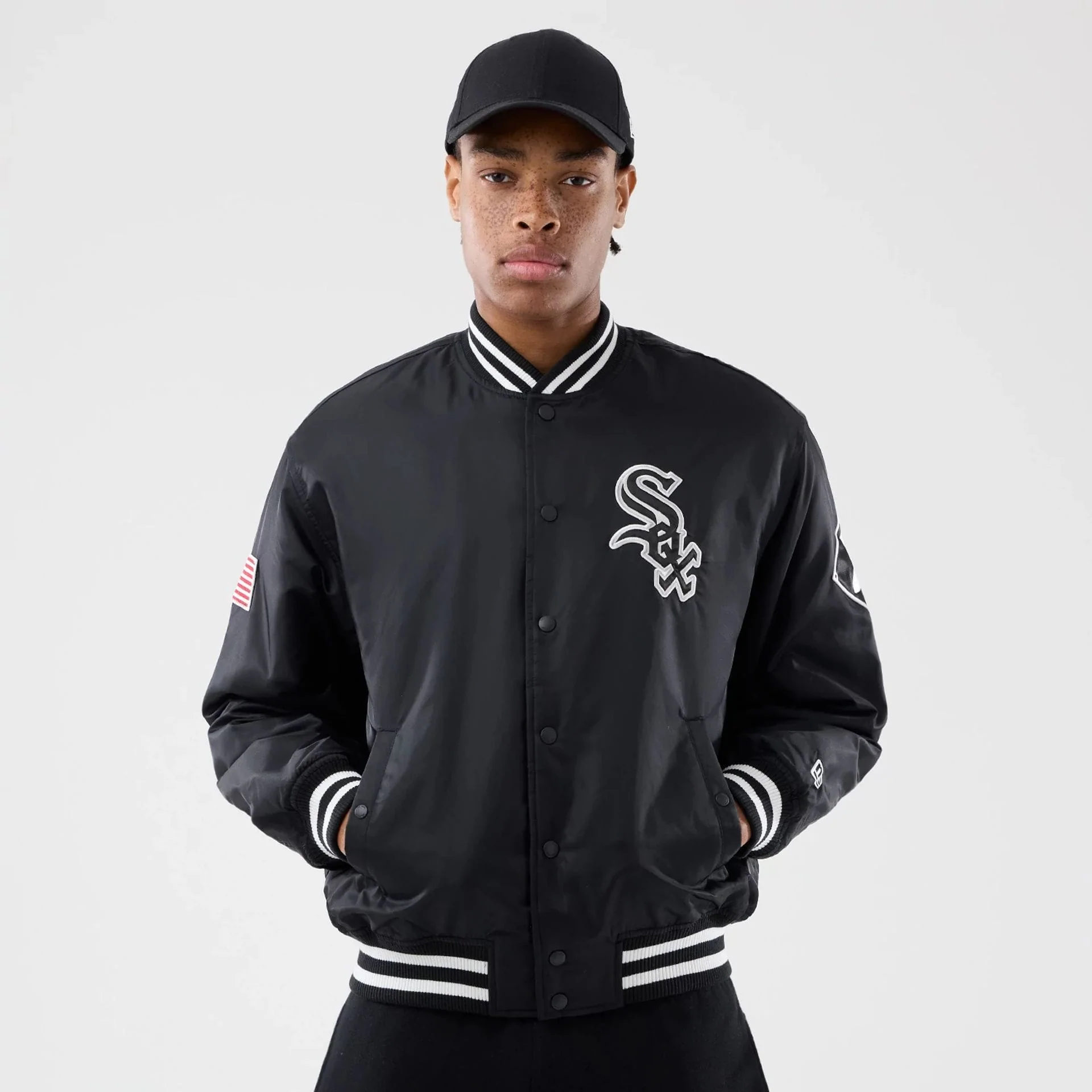 9833-chicago-white-sox-mlb-authentic-black-stadium-jacket-1.webp Chicago White Sox MLB Authentic Black Stadium Jacket
